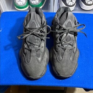 Adidas Yeezy 500 “utility black”